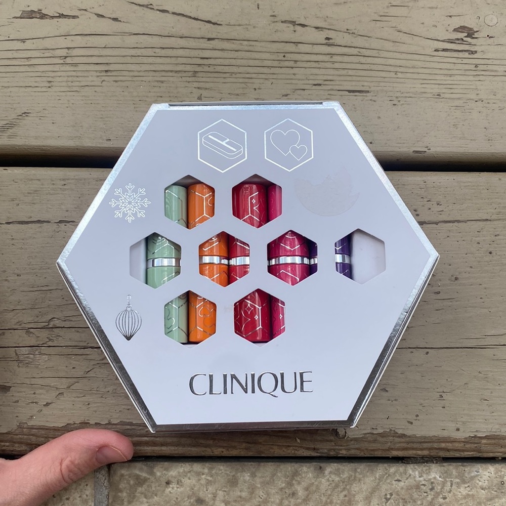 Clinique dramatically different lipstick set